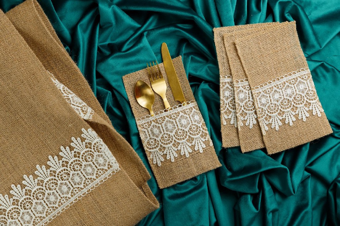 Set napron si suport tacamuri pentru masa - casă & stil de viață - accesorii pentru echipamente de bucătărie - accesorii de servire - față de masă - Artynos.ro Set napron si suport tacamuri pentru masa - casă & stil de viață - accesorii pentru echipamente de bucătărie - accesorii de servire - față de masă - Artynos.ro