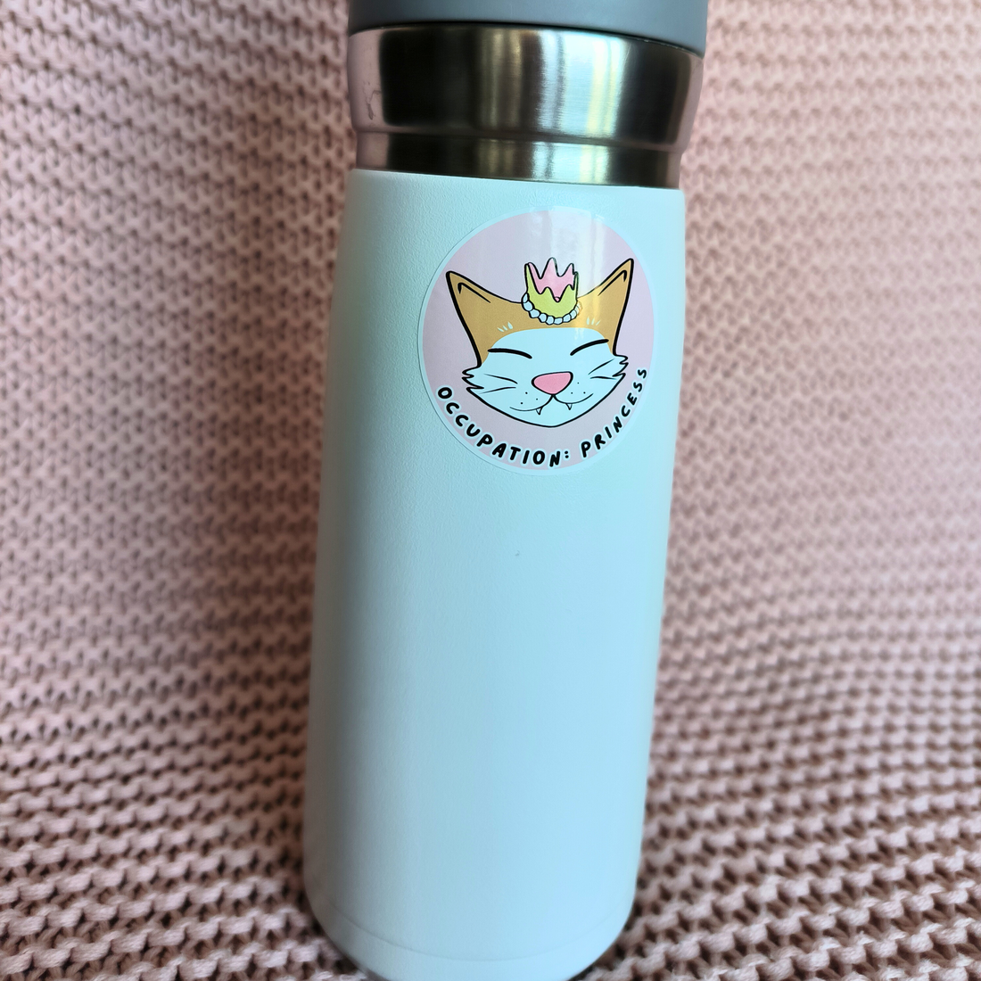 Sticker Pisica Printesa - casă & stil de viață - papetărie de hârtie - pachet stickere - Artynos.ro Sticker Pisica Printesa - casă & stil de viață - papetărie de hârtie - pachet stickere - Artynos.ro