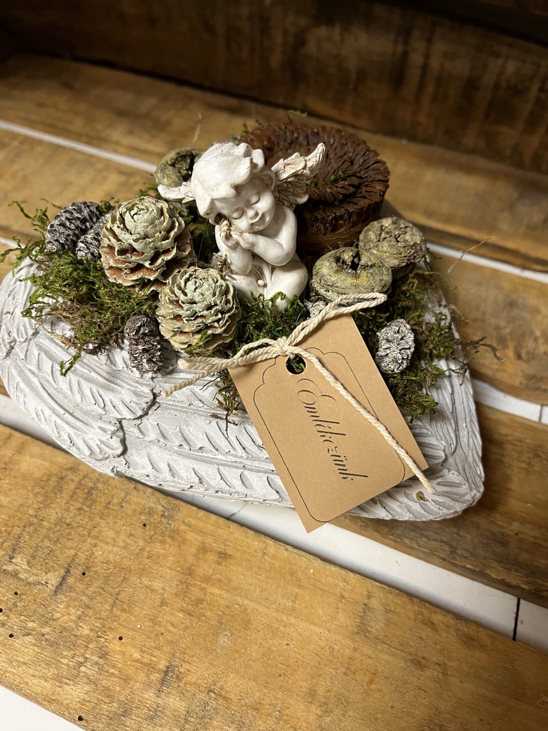 Inimă de beton ornament funerar - cu înger așezat - casă & stil de viață - obiecte religioase și de devoțiune - ornamente funerare - Artynos.ro