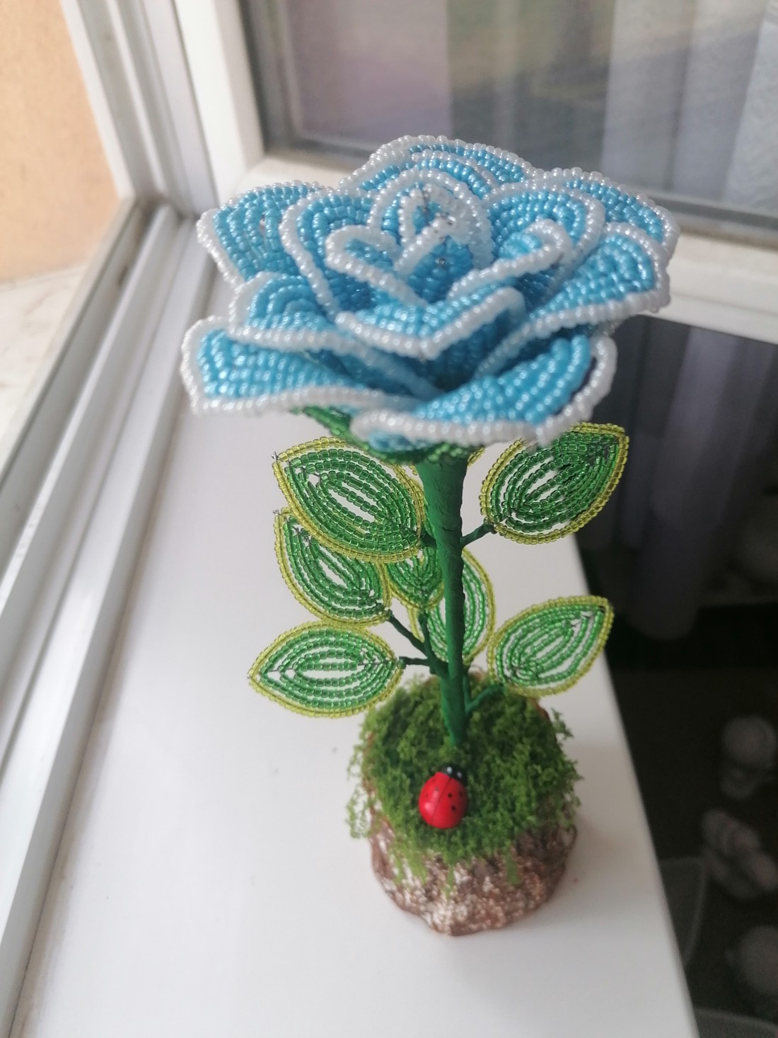 Trandafiri din perle - casă & stil de viață - accesorii pentru decorat casa - suport de flori - buchete de flori - Artynos.ro