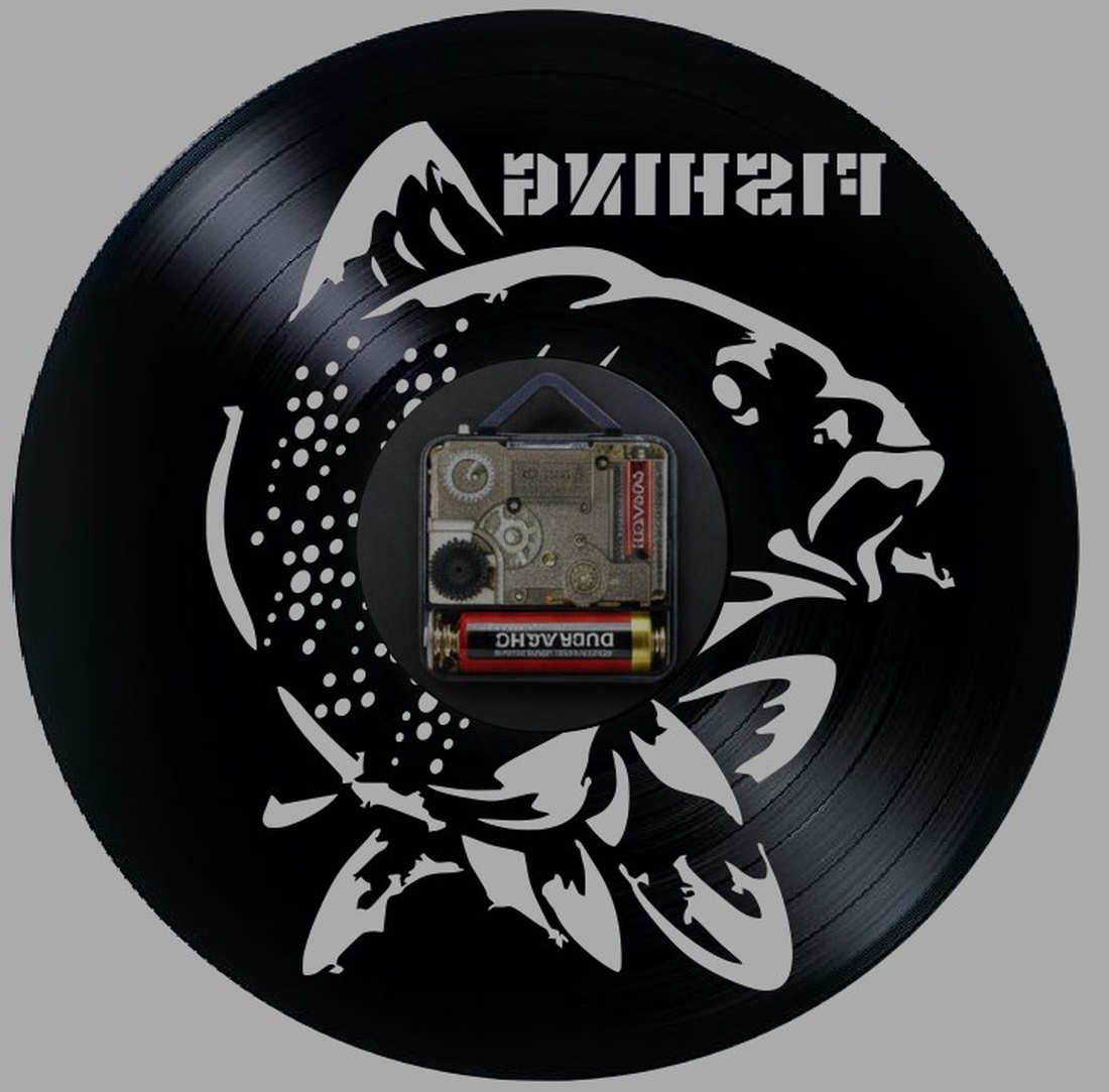 Ceas de perete decorativ �Fishing Passion, realizat din disc de vinil (Vinyl Record Clock), design tematic Pescuit cu P - casă & stil de viață - decorațiuni de casă - decorațiuni de pereți - ceasuri de perete - Artynos.ro