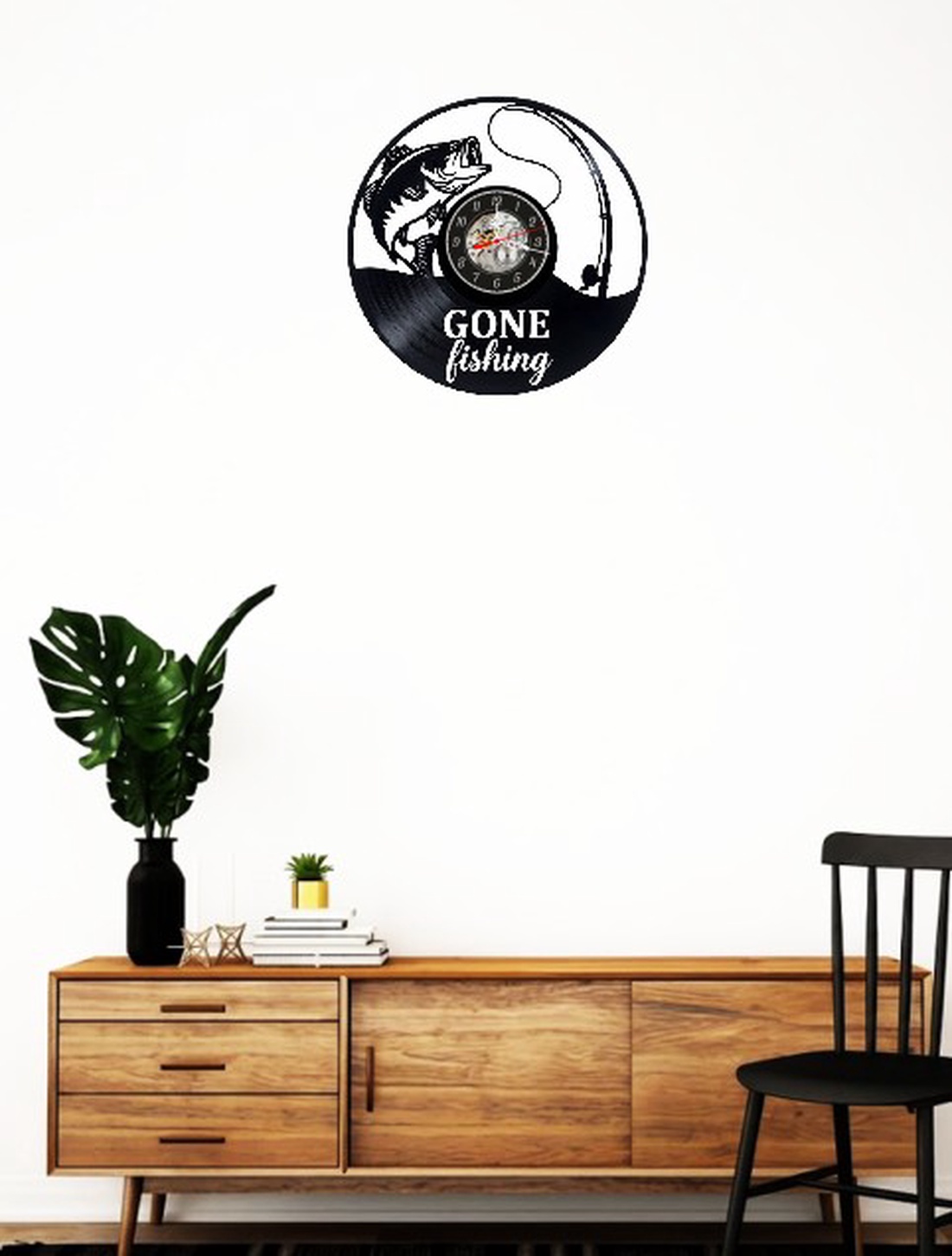 Ceas de perete decorativ realizat din disc de vinil, Model Pescuit cu Peste in Crlig si Lanseta, Text Gone Fishing, Negr - casă & stil de viață - decorațiuni de casă - decorațiuni de pereți - ceasuri de perete - Artynos.ro