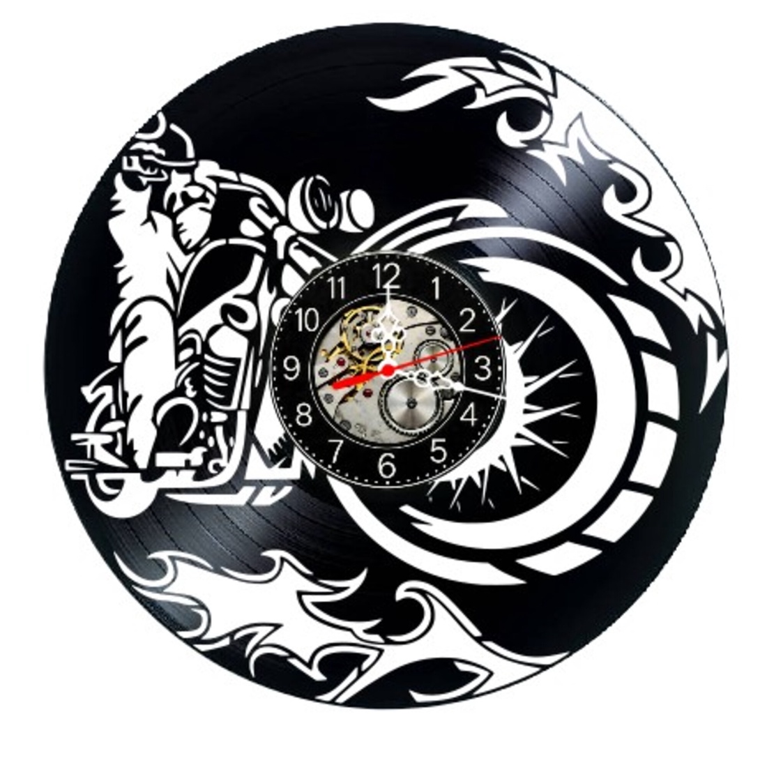 Ceas de perete decorativ realizat din disc de vinil, Model Motocicleta Biker Chopper Flacari, Negru, 30 cm - casă & stil de viață - decorațiuni de casă - decorațiuni de pereți - ceasuri de perete - Artynos.ro