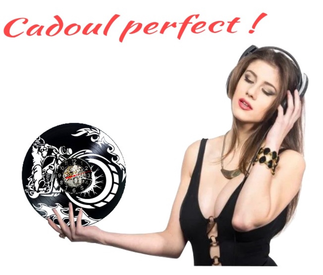 Ceas de perete decorativ realizat din disc de vinil, Model Motocicleta Biker Chopper Flacari, Negru, 30 cm - casă & stil de viață - decorațiuni de casă - decorațiuni de pereți - ceasuri de perete - Artynos.ro