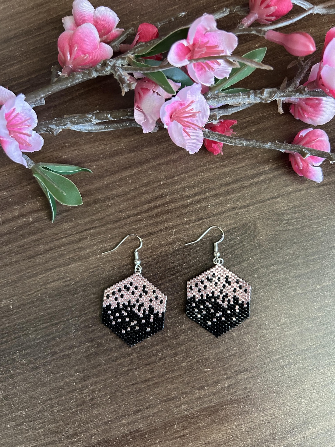 Cercei handmade romb - diy - pregătește-ți singur - modele cu mărgele - Artynos.ro Cercei handmade romb - diy - pregătește-ți singur - modele cu mărgele - Artynos.ro