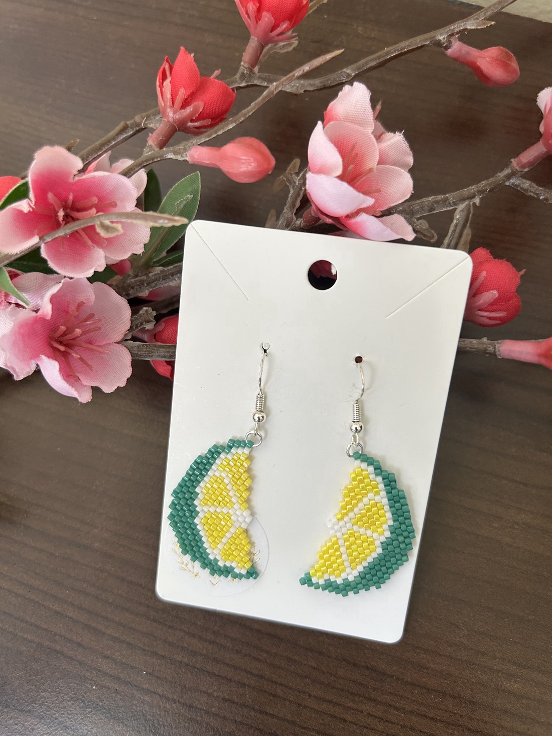 Cercei fructe miyuki - diy - pregătește-ți singur - modele cu mărgele - Artynos.ro Cercei fructe miyuki - diy - pregătește-ți singur - modele cu mărgele - Artynos.ro