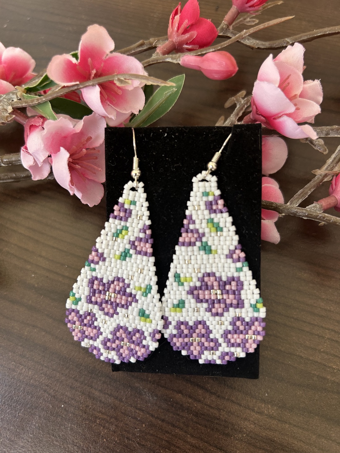 Cercei flori miyuki - diy - pregătește-ți singur - modele cu mărgele - Artynos.ro Cercei flori miyuki - diy - pregătește-ți singur - modele cu mărgele - Artynos.ro