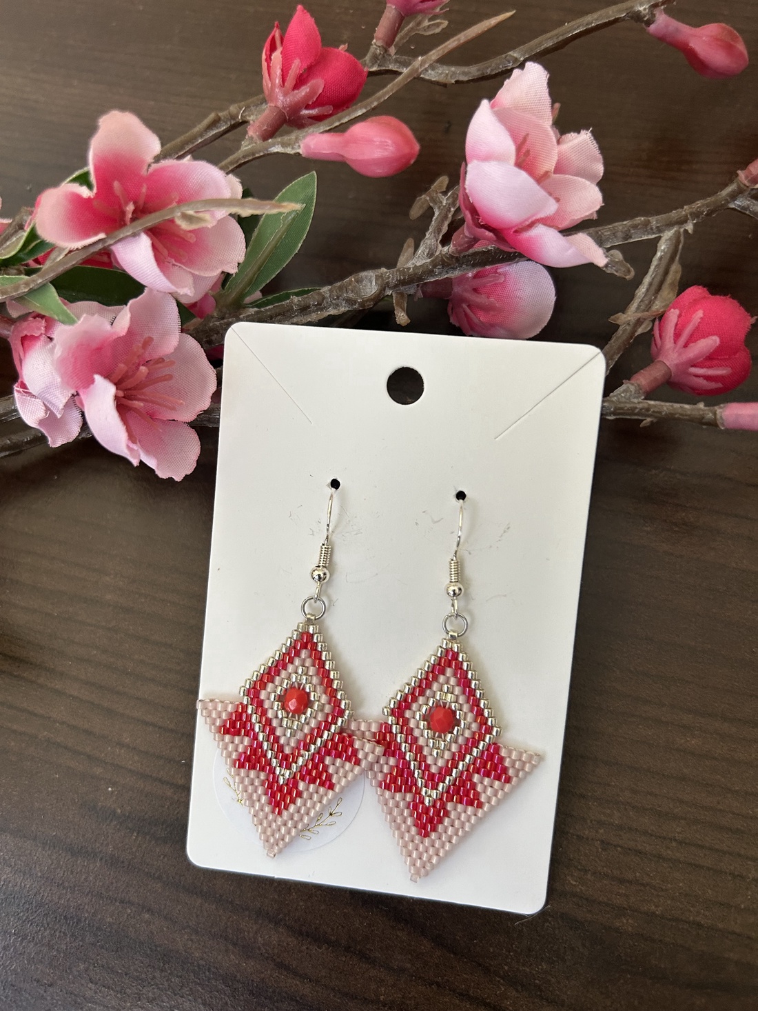 Cercei evantai miyuki - diy - pregătește-ți singur - modele cu mărgele - Artynos.ro Cercei evantai miyuki - diy - pregătește-ți singur - modele cu mărgele - Artynos.ro