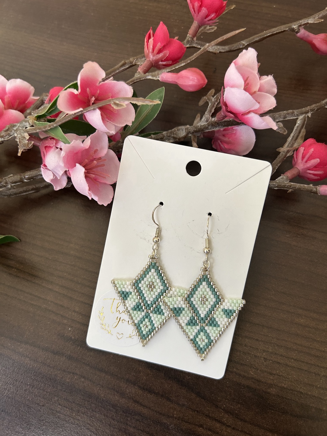 Cercei evantai miyuki - diy - pregătește-ți singur - modele cu mărgele - Artynos.ro Cercei evantai miyuki - diy - pregătește-ți singur - modele cu mărgele - Artynos.ro