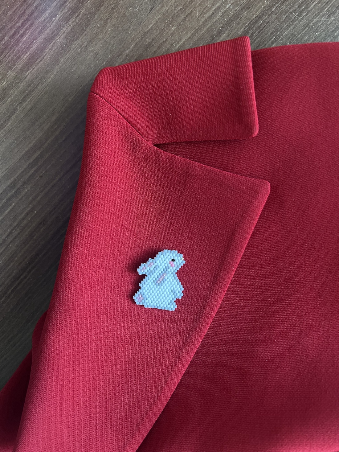 Brosa iepuras - bijuterii - broșă, insigne - insigne - Artynos.ro Brosa iepuras - bijuterii - broșă, insigne - insigne - Artynos.ro