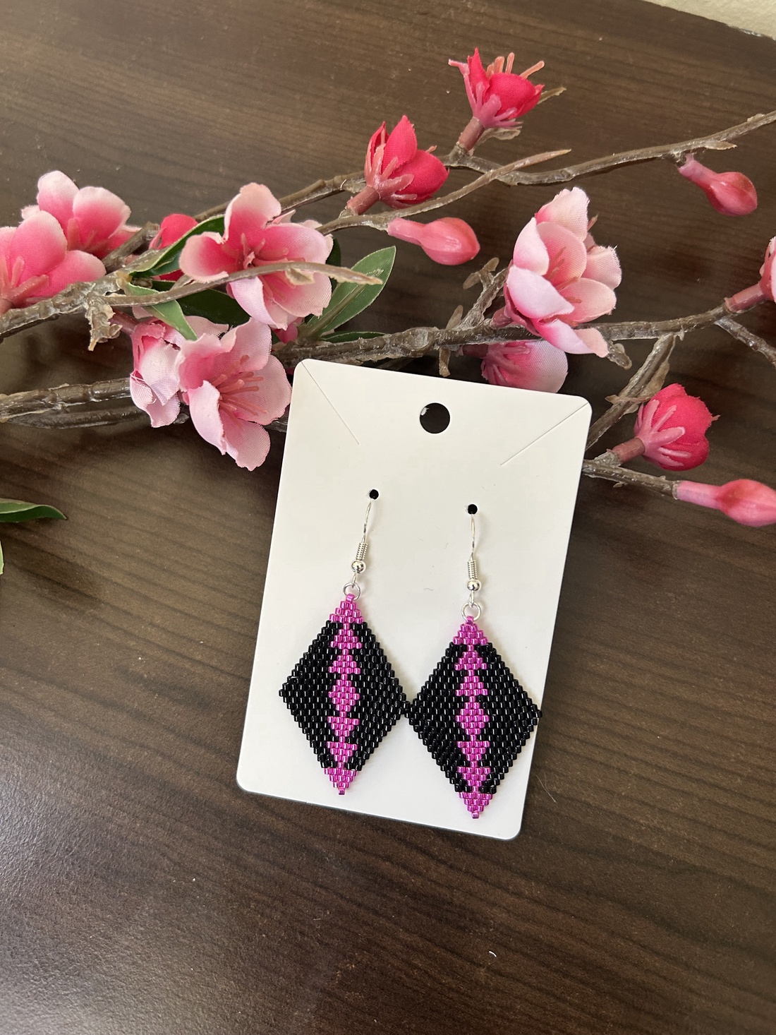 Cercei romb miyuki - diy - pregătește-ți singur - modele cu mărgele - Artynos.ro Cercei romb miyuki - diy - pregătește-ți singur - modele cu mărgele - Artynos.ro