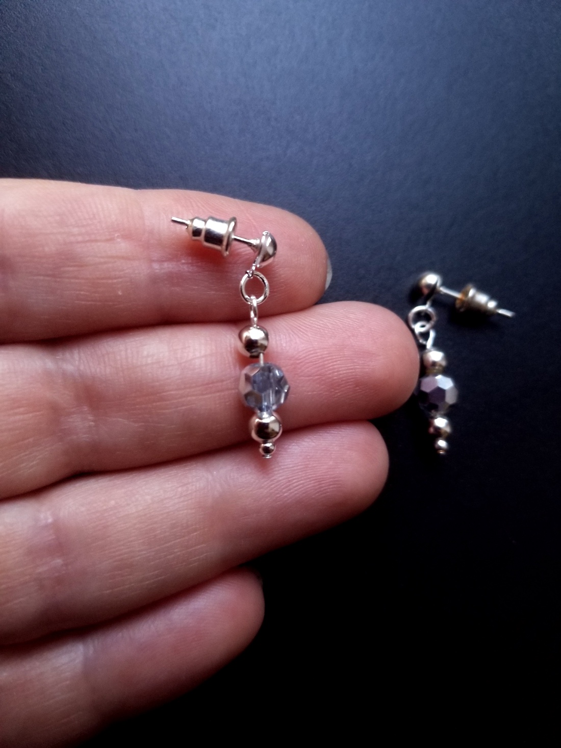 Cercei argintati cu margele de cristal - bijuterii - cercei - cercei drop - Artynos.ro Cercei argintati cu margele de cristal - bijuterii - cercei - cercei drop - Artynos.ro