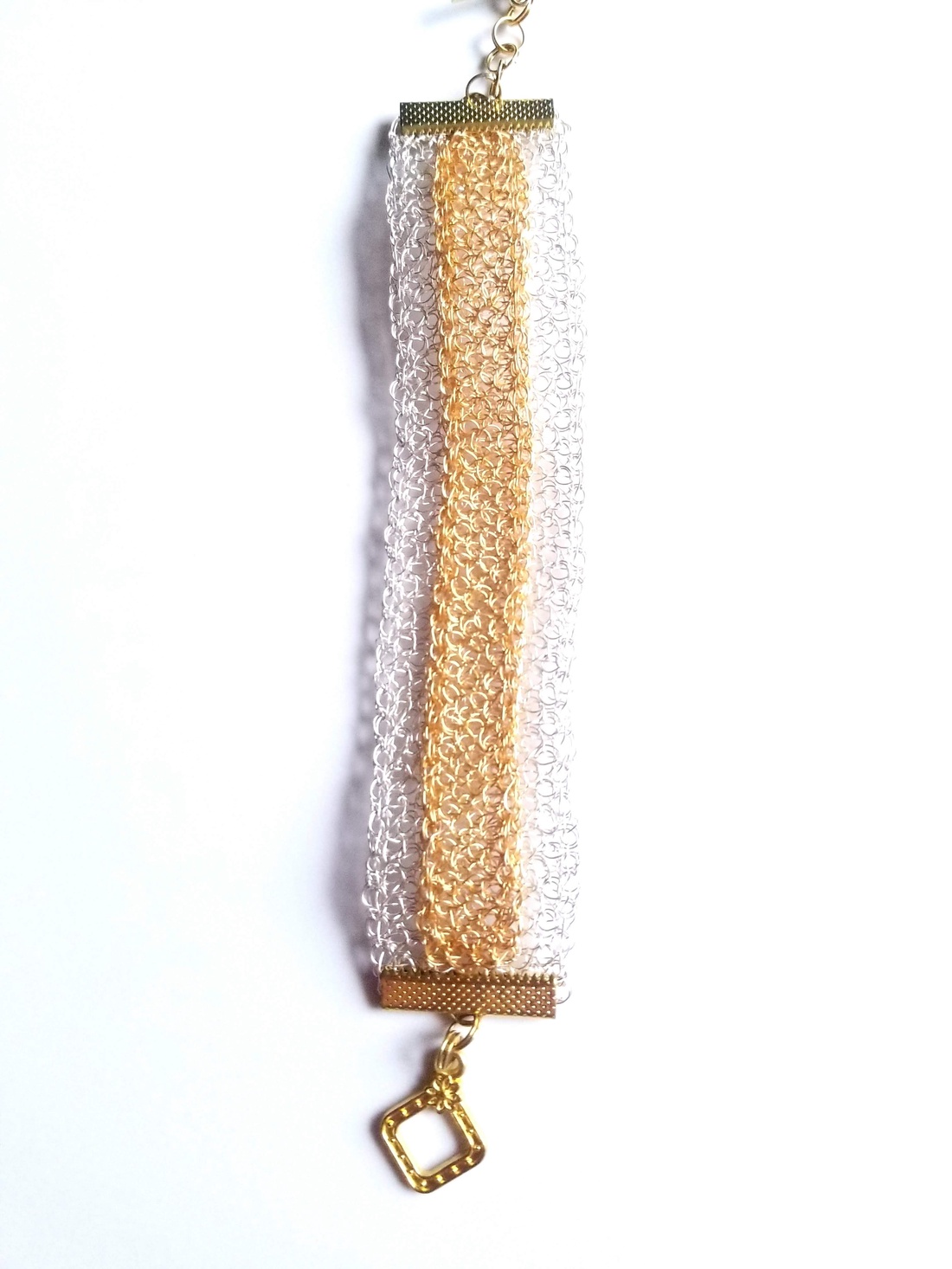 Bratara argintata si aurie-gilt - bijuterii - brățări - brățară împletită, brățară din fire - Artynos.ro Bratara argintata si aurie-gilt - bijuterii - brățări - brățară împletită, brățară din fire - Artynos.ro