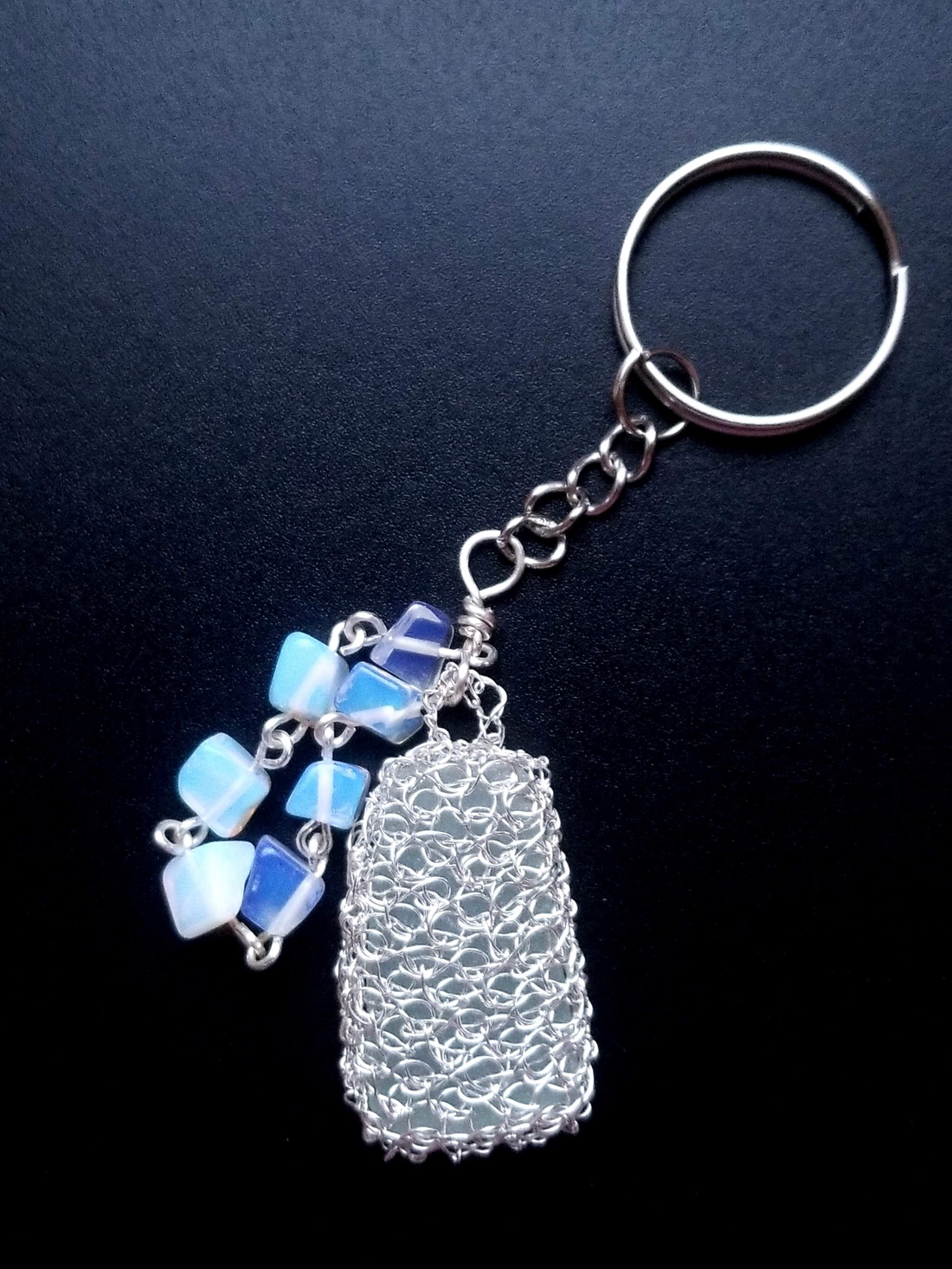 Breloc argintat cu sticla de mare si opalit  - genți și portofele - accesorii genți - breloc - Artynos.ro