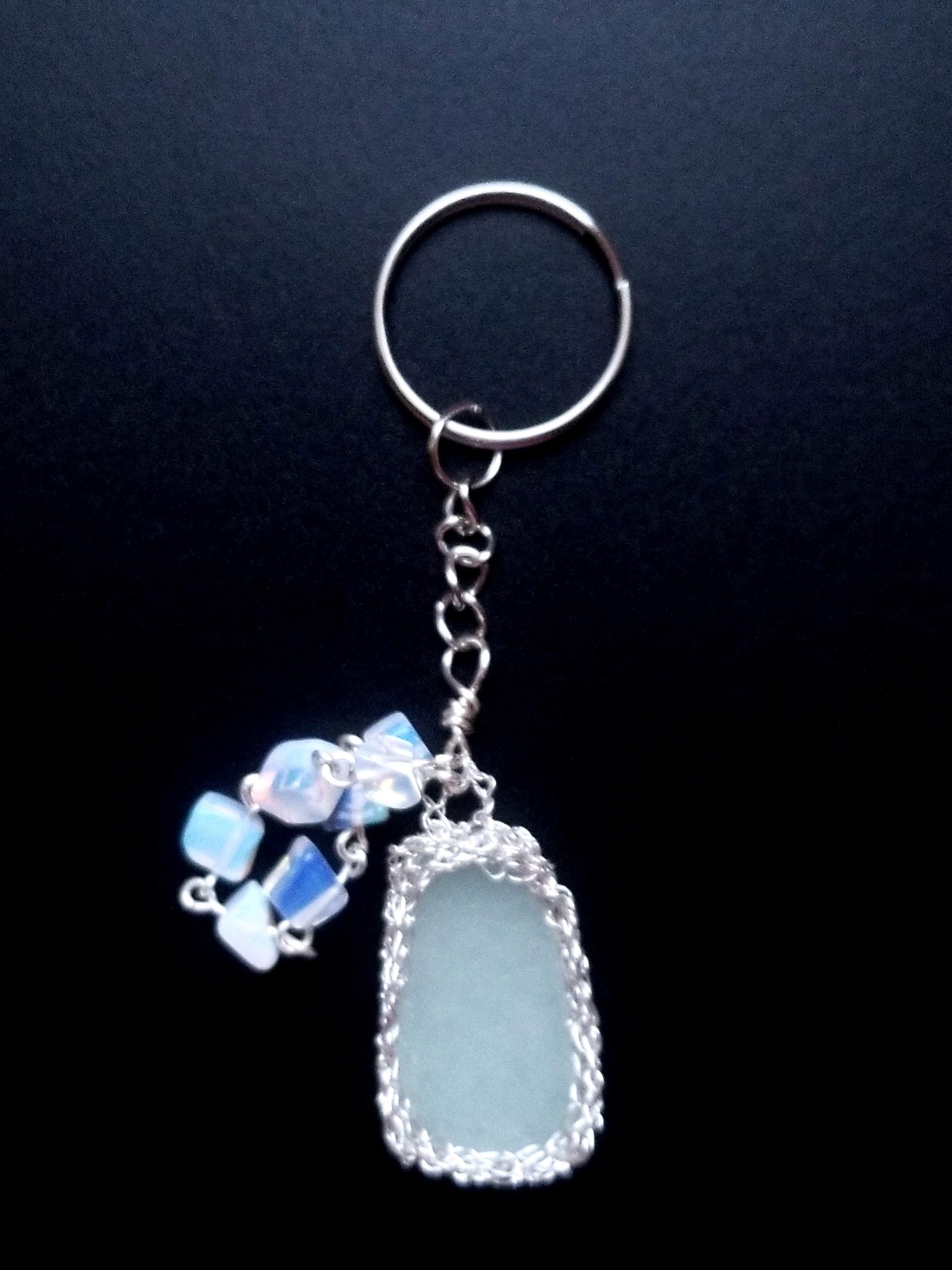 Breloc argintat cu sticla de mare si opalit  - genți și portofele - accesorii genți - breloc - Artynos.ro