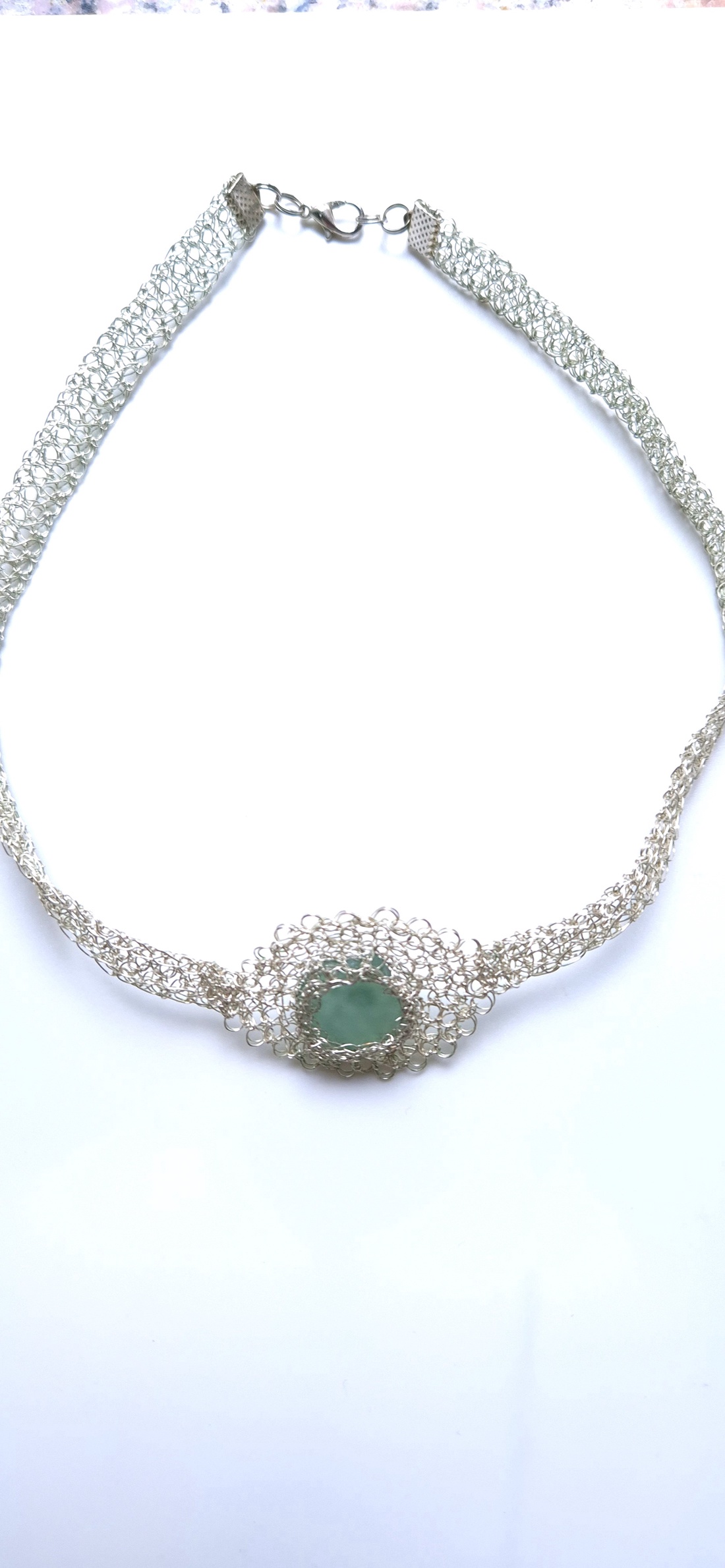 Colier argintat cu sticla de mare-sea glass - bijuterii - coliere - coliere cu pandantive - Artynos.ro Colier argintat cu sticla de mare-sea glass - bijuterii - coliere - coliere cu pandantive - Artynos.ro
