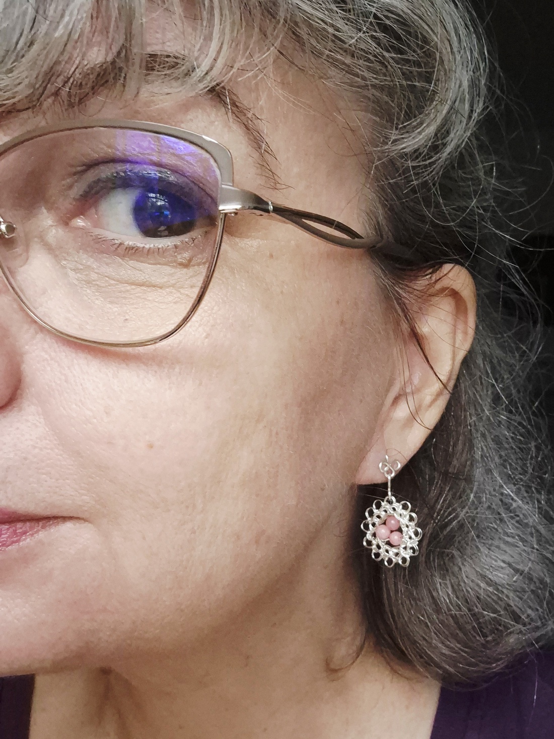 Cercei argintati cu margele de rodonit roz sintetic - bijuterii - cercei - cercei croșetați - Artynos.ro