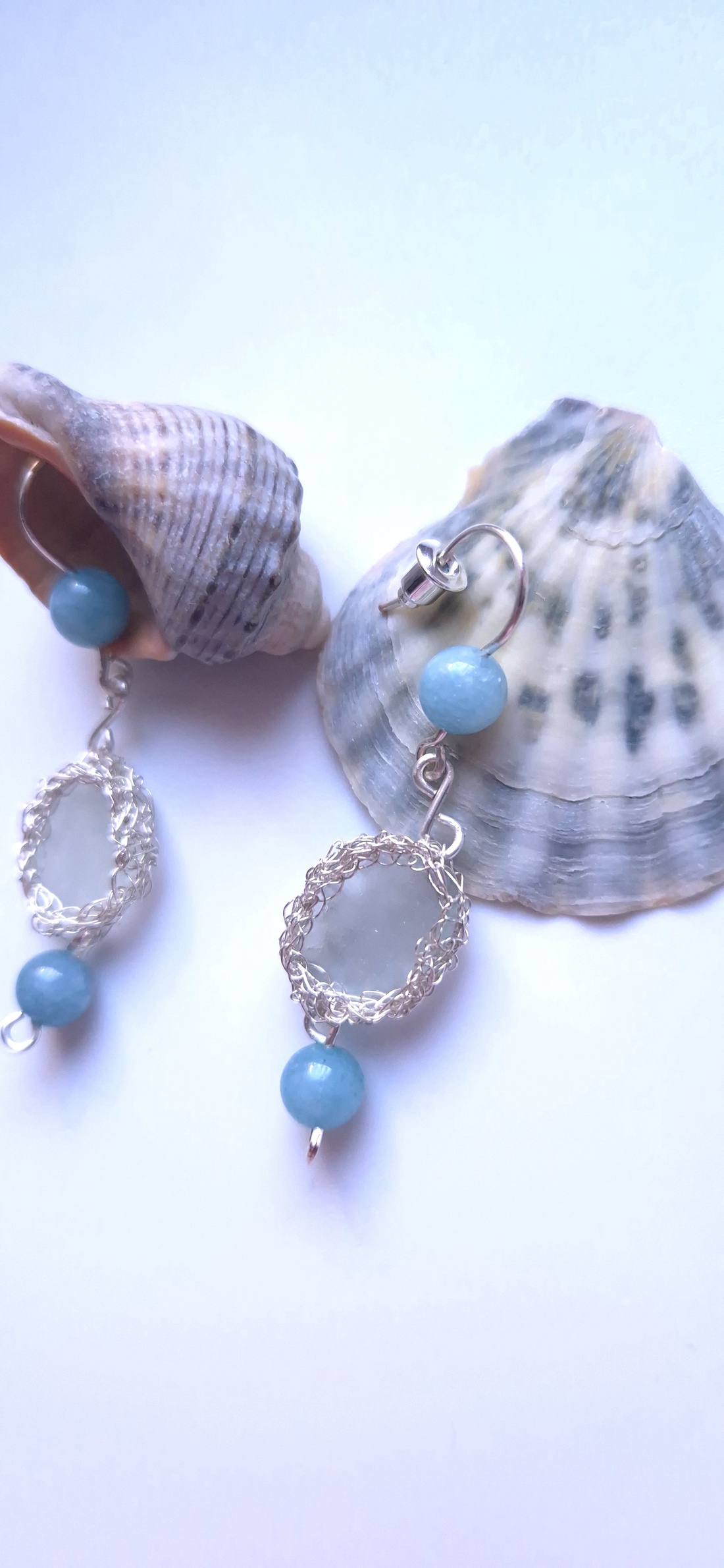 Cercei lungi argintii cu sticla de mare si acvamarin  - bijuterii - cercei - cercei din pietre semiprețioase - Artynos.ro