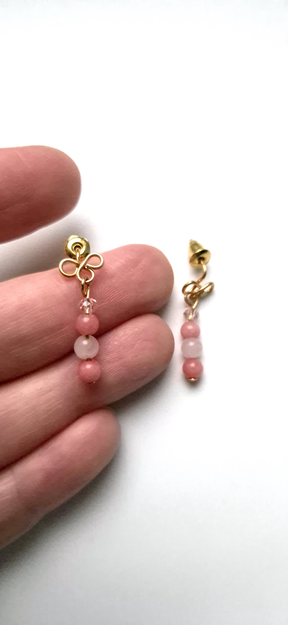Cercei mici auriti cu rodonit și cuart roz - bijuterii - cercei - cercei lungi - Artynos.ro