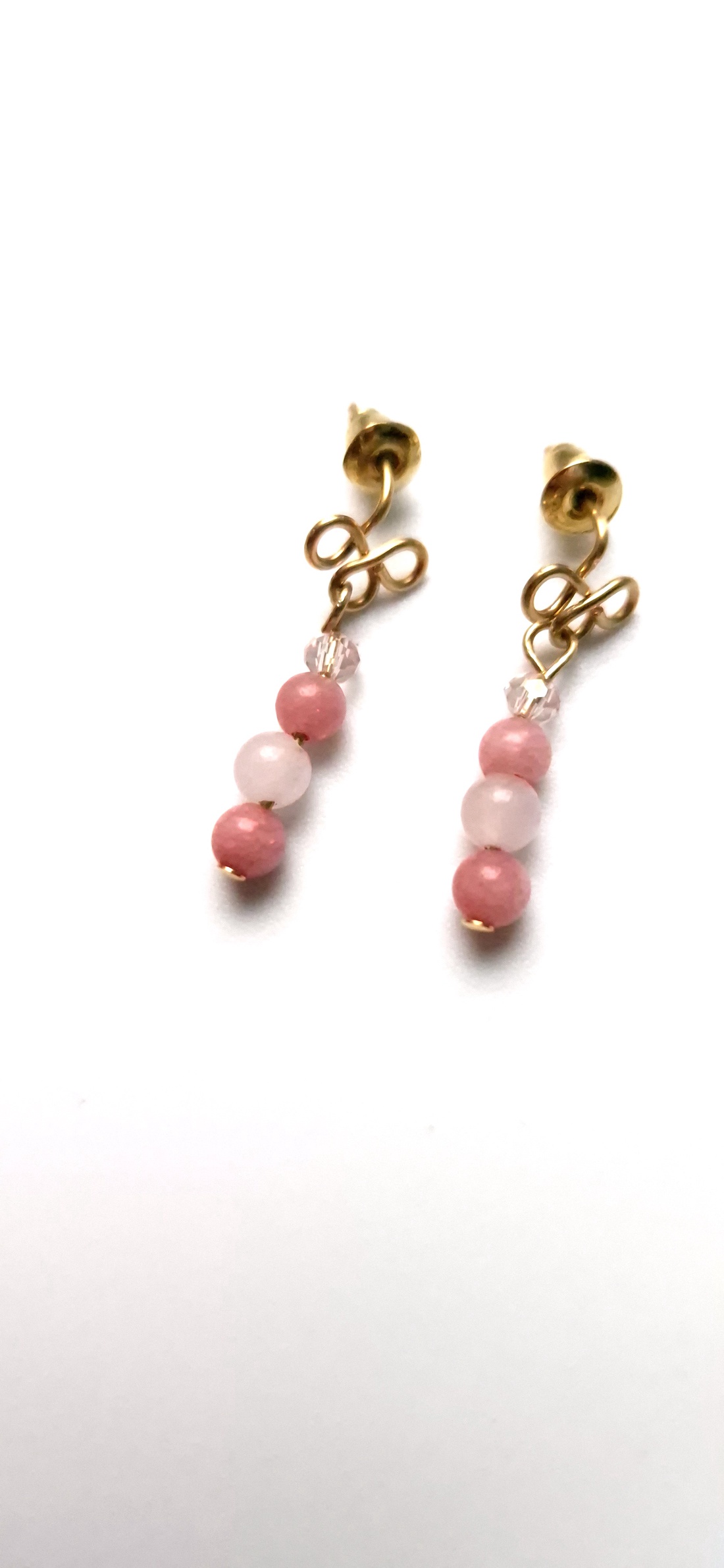 Cercei mici auriti cu rodonit și cuart roz - bijuterii - cercei - cercei lungi - Artynos.ro