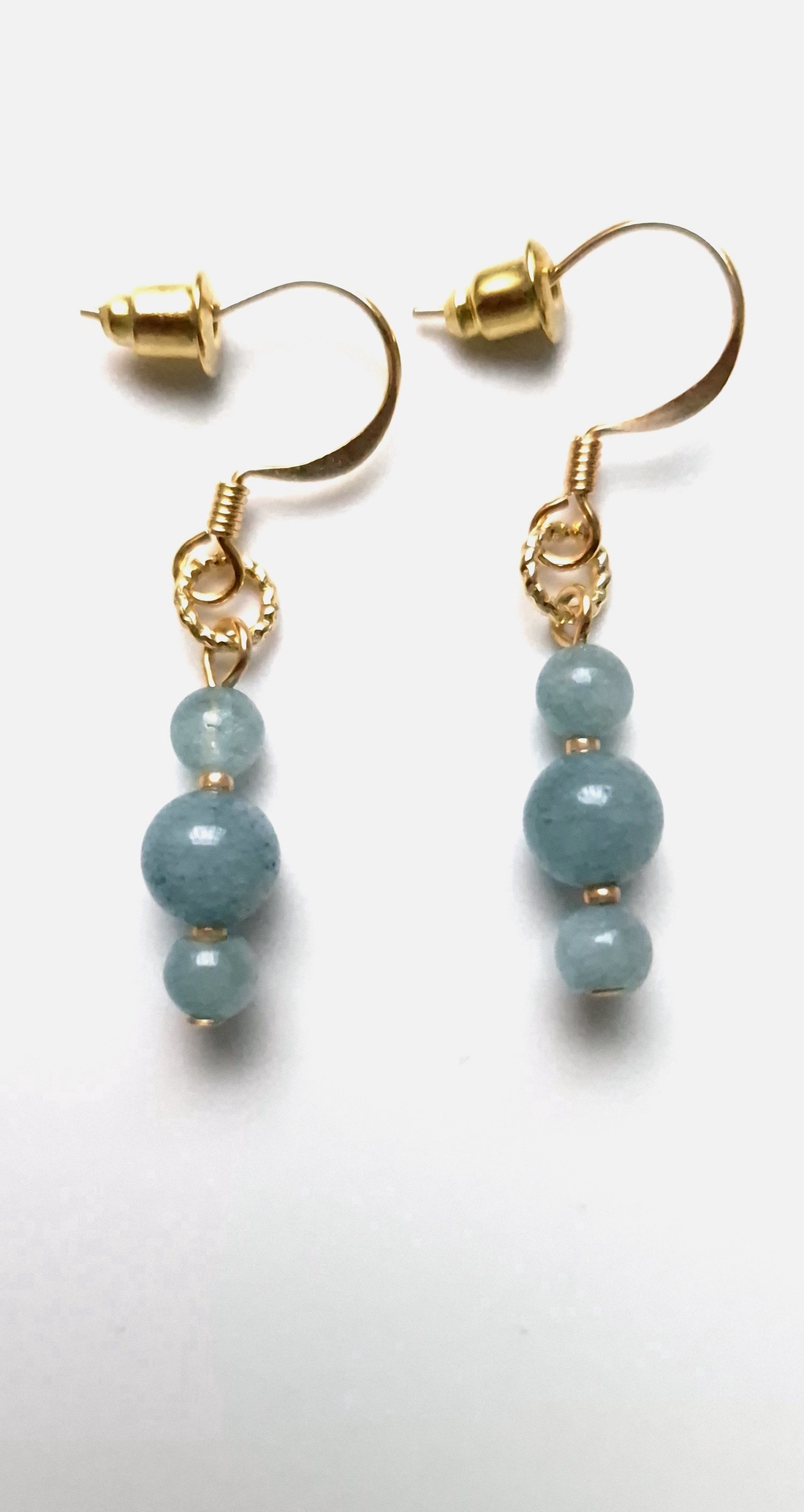 Cercei auriti cu margele bleu de acvamarin  - bijuterii - cercei - cercei din pietre semiprețioase - Artynos.ro