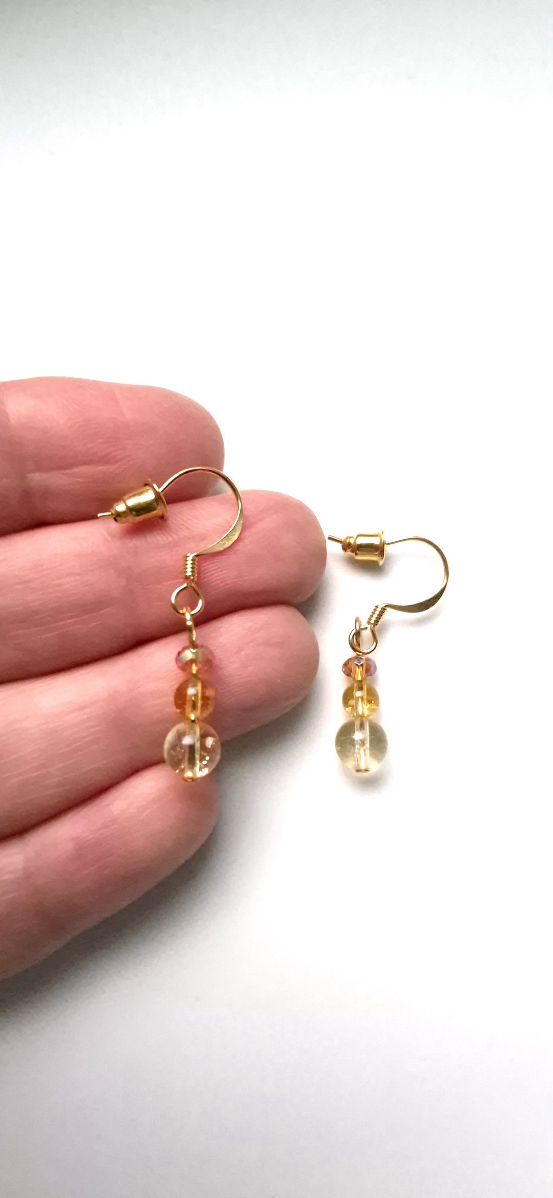 Cercei mici auriti cu citrin  - bijuterii - cercei - cercei lungi - Artynos.ro