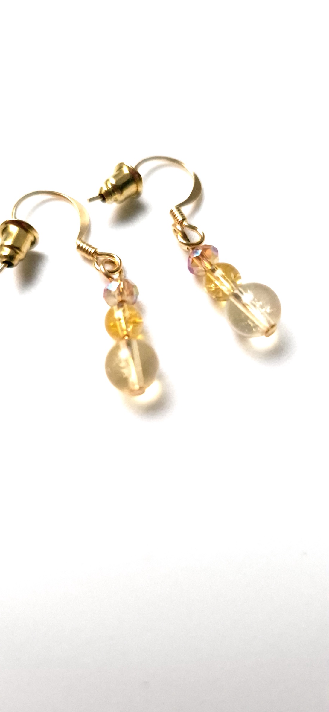 Cercei mici auriti cu citrin  - bijuterii - cercei - cercei lungi - Artynos.ro