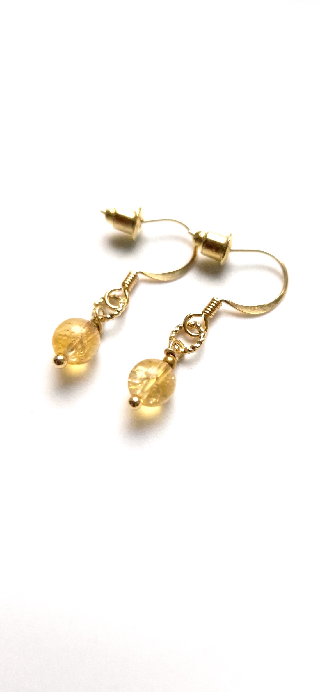 Cercei mici auriti cu margele de citrin  - bijuterii - cercei - cercei din pietre semiprețioase - Artynos.ro