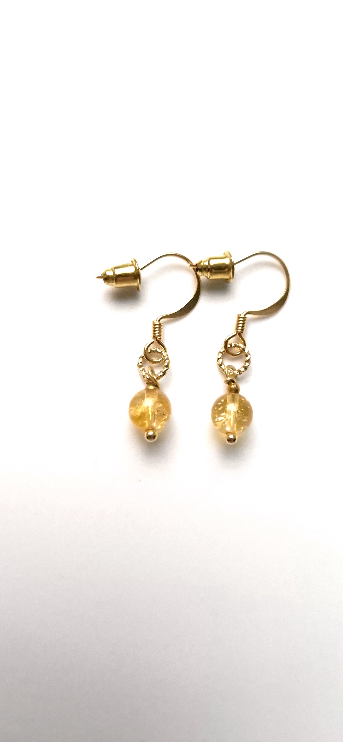 Cercei mici auriti cu margele de citrin  - bijuterii - cercei - cercei din pietre semiprețioase - Artynos.ro