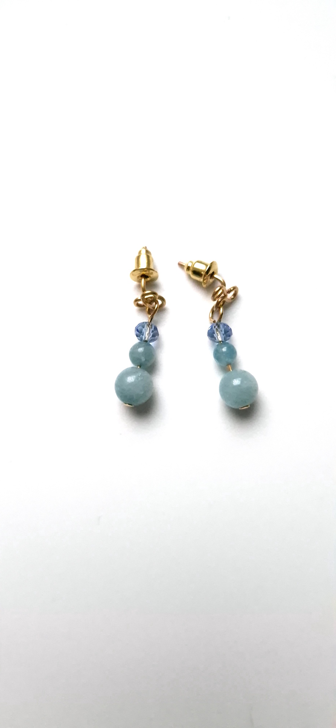 Cercei mici auriti cu margele de acvamarin  - bijuterii - cercei - cercei din pietre semiprețioase - Artynos.ro