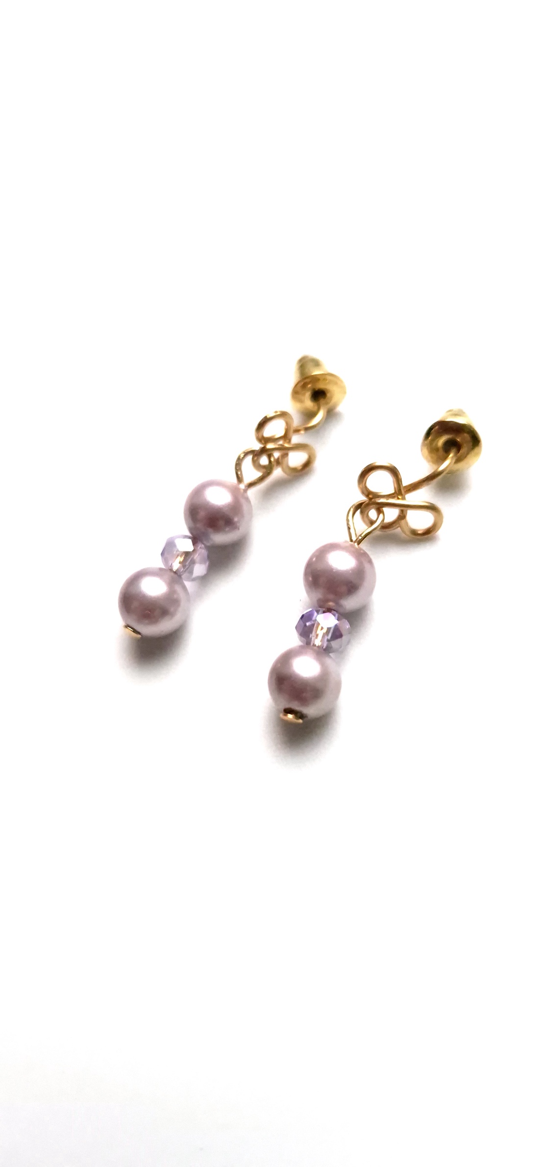 Cercei mici auriti cu perle de sticla mov - bijuterii - cercei - cercei din mărgele - Artynos.ro