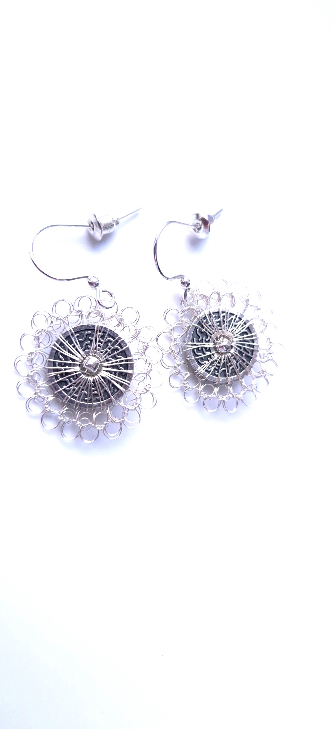 Cercei argintii mari rotunzi - bijuterii - cercei - cercei cu figurine - Artynos.ro