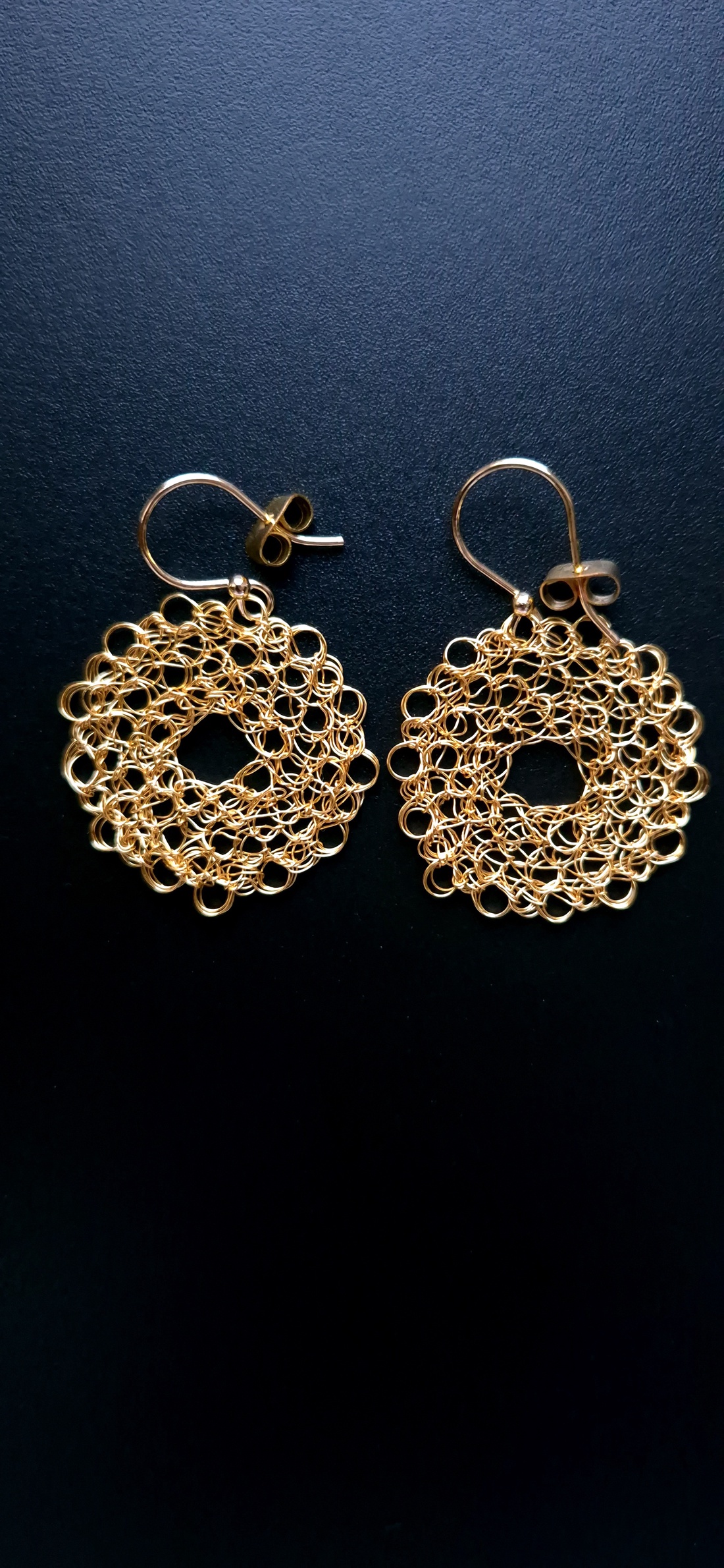 Cercei mari aurii rotunzi  - bijuterii - cercei - cercei croșetați - Artynos.ro