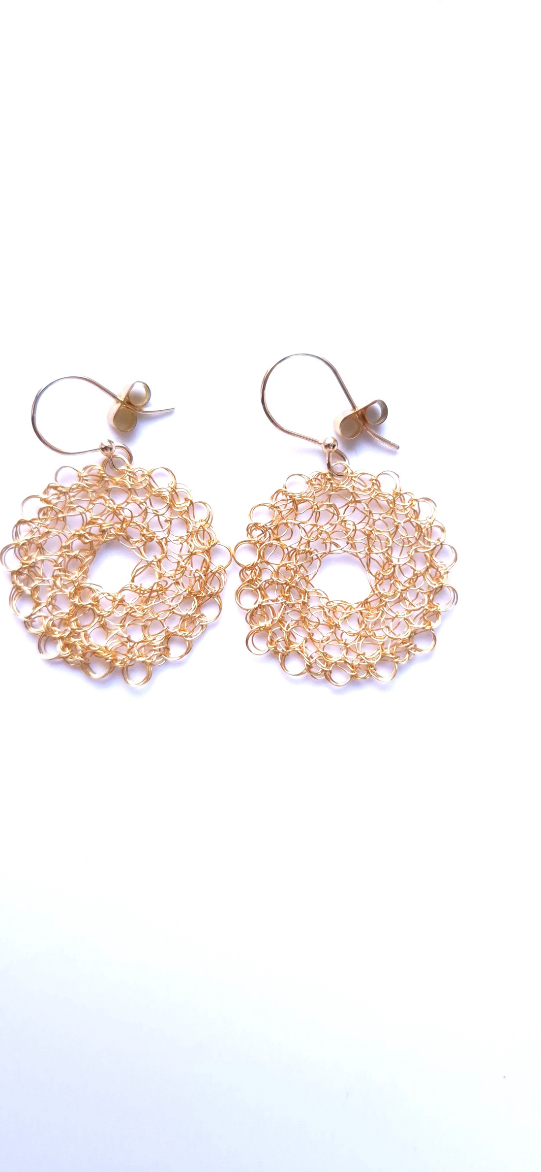 Cercei mari aurii rotunzi  - bijuterii - cercei - cercei croșetați - Artynos.ro