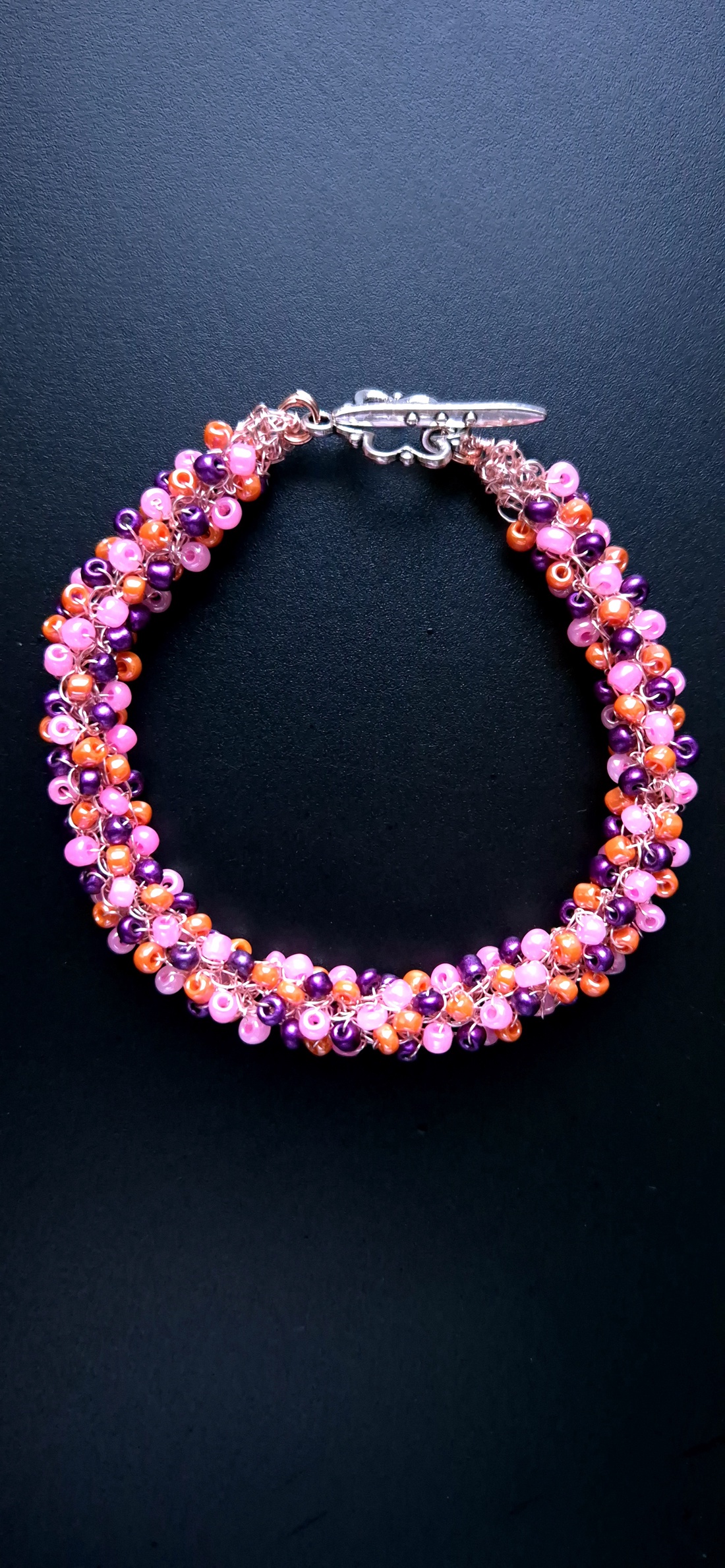 Bratara roz cu margele de sticla roz, violet, portocaliu  - bijuterii - brățări - brățări din cupru - Artynos.ro