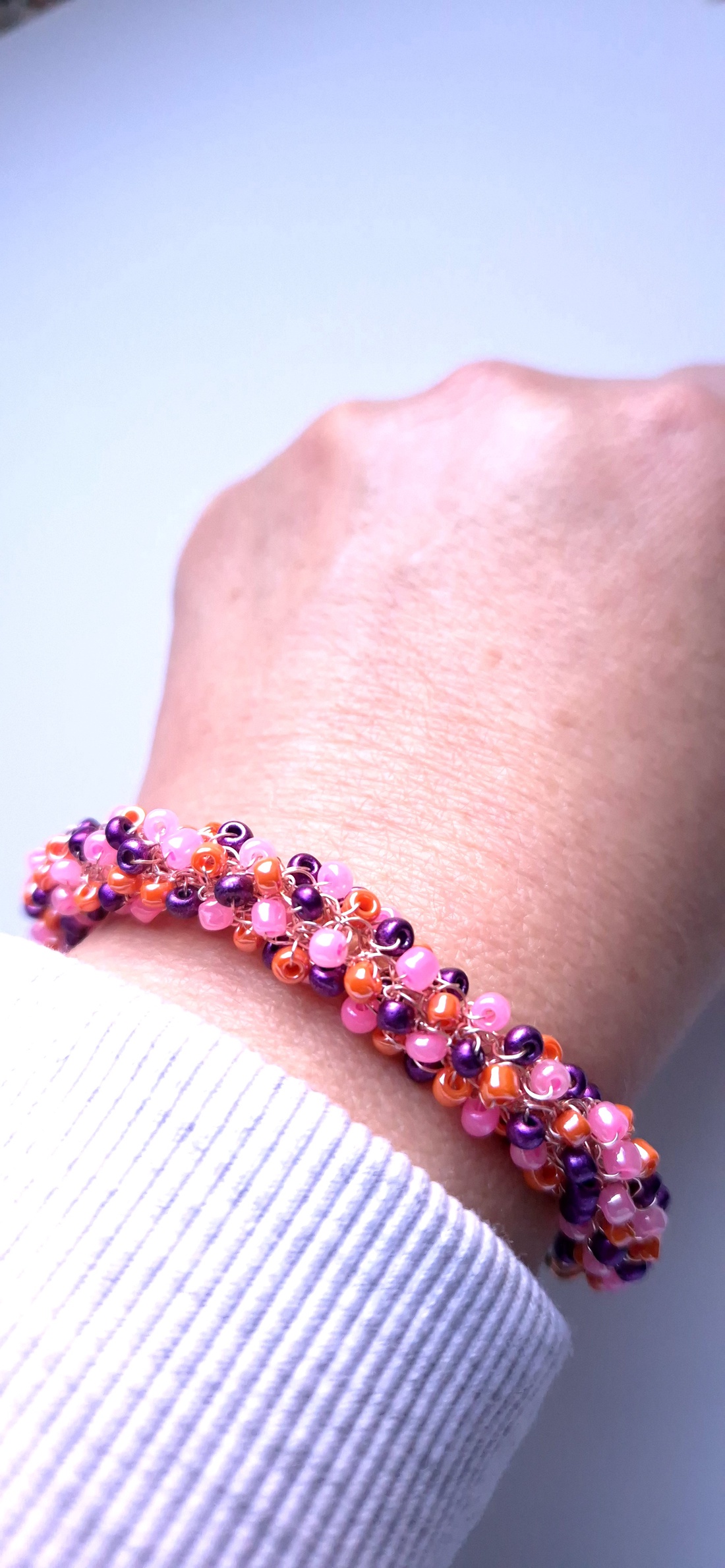 Bratara roz cu margele de sticla roz, violet, portocaliu  - bijuterii - brățări - brățări din cupru - Artynos.ro
