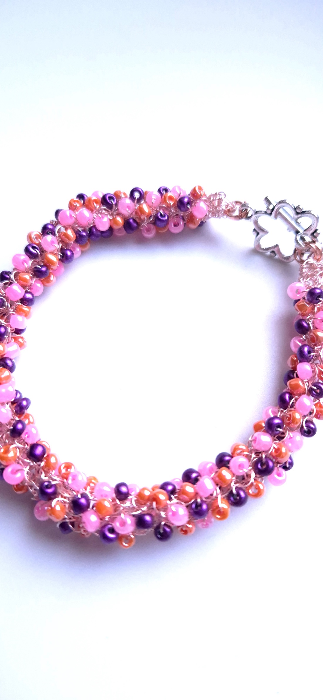 Bratara roz cu margele de sticla roz, violet, portocaliu  - bijuterii - brățări - brățări din cupru - Artynos.ro