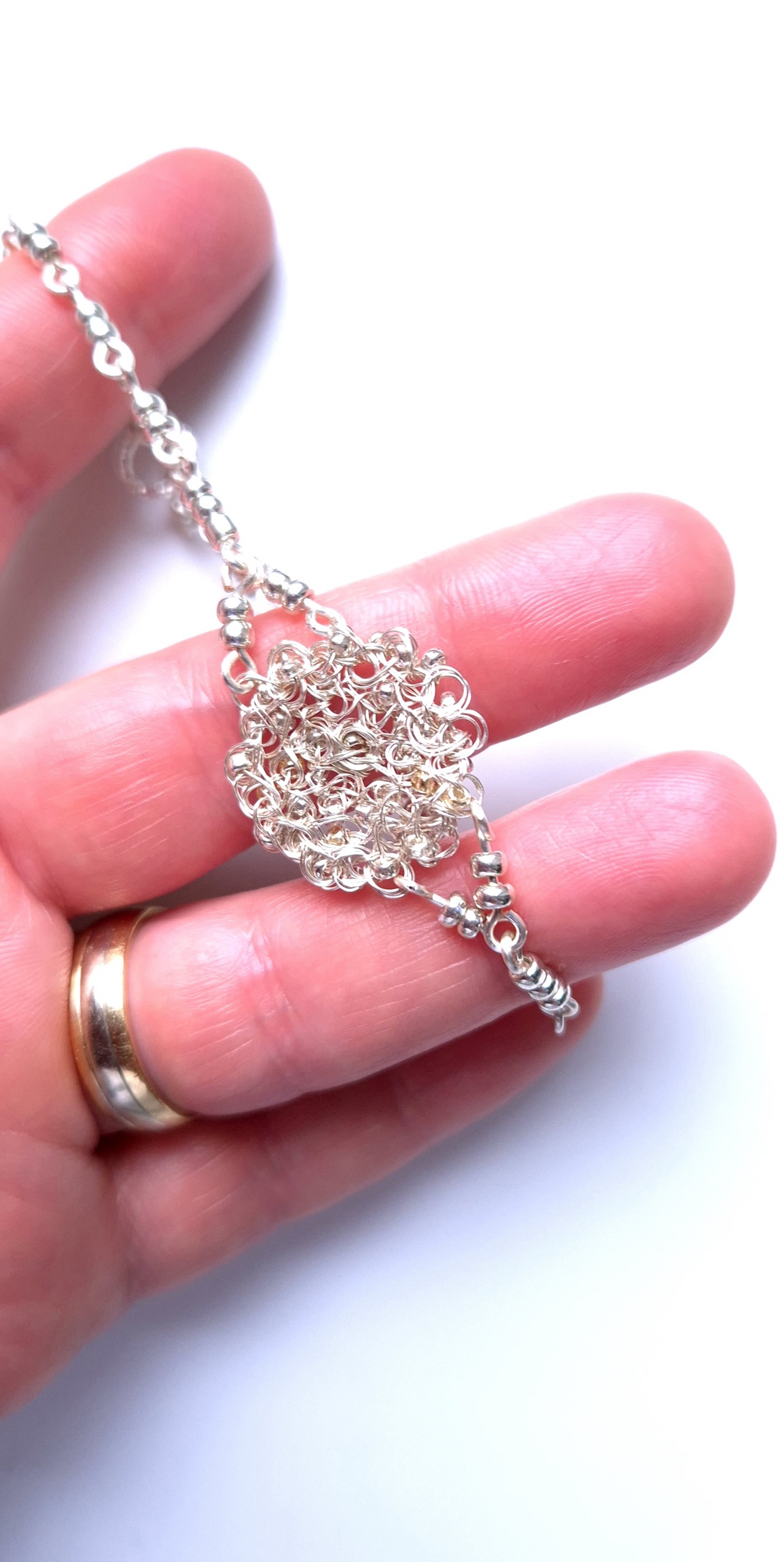 Bratara cupru argintata cu margele mici de sticla  - bijuterii - brățări - brățări din cupru - Artynos.ro