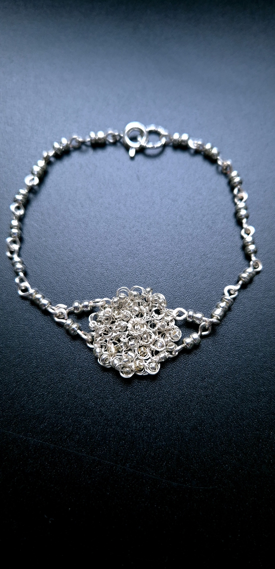 Bratara cupru argintata cu margele mici de sticla  - bijuterii - brățări - brățări din cupru - Artynos.ro