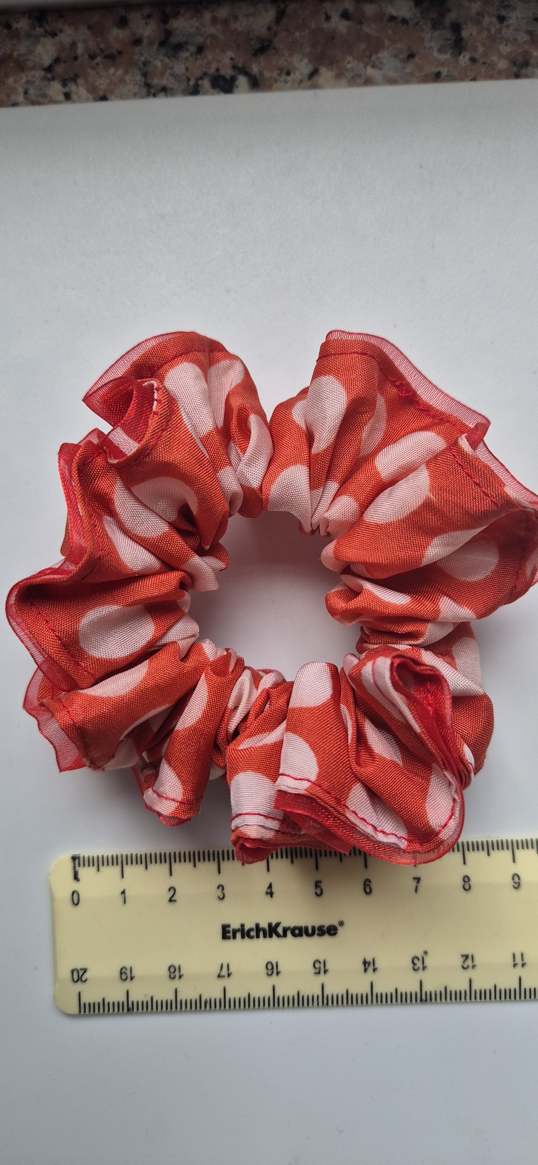 Scrunchie-elastic de par rosu cu buline albe  - îmbrăcăminte și modă - accesorii păr - elastic de păr - Artynos.ro