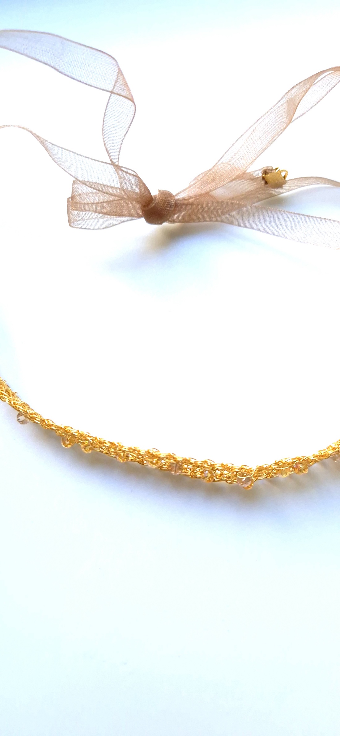 Bentita de par din cupru gilt cu margele si organza  - îmbrăcăminte și modă - accesorii păr - bandă de păr și agrafe păr - Artynos.ro