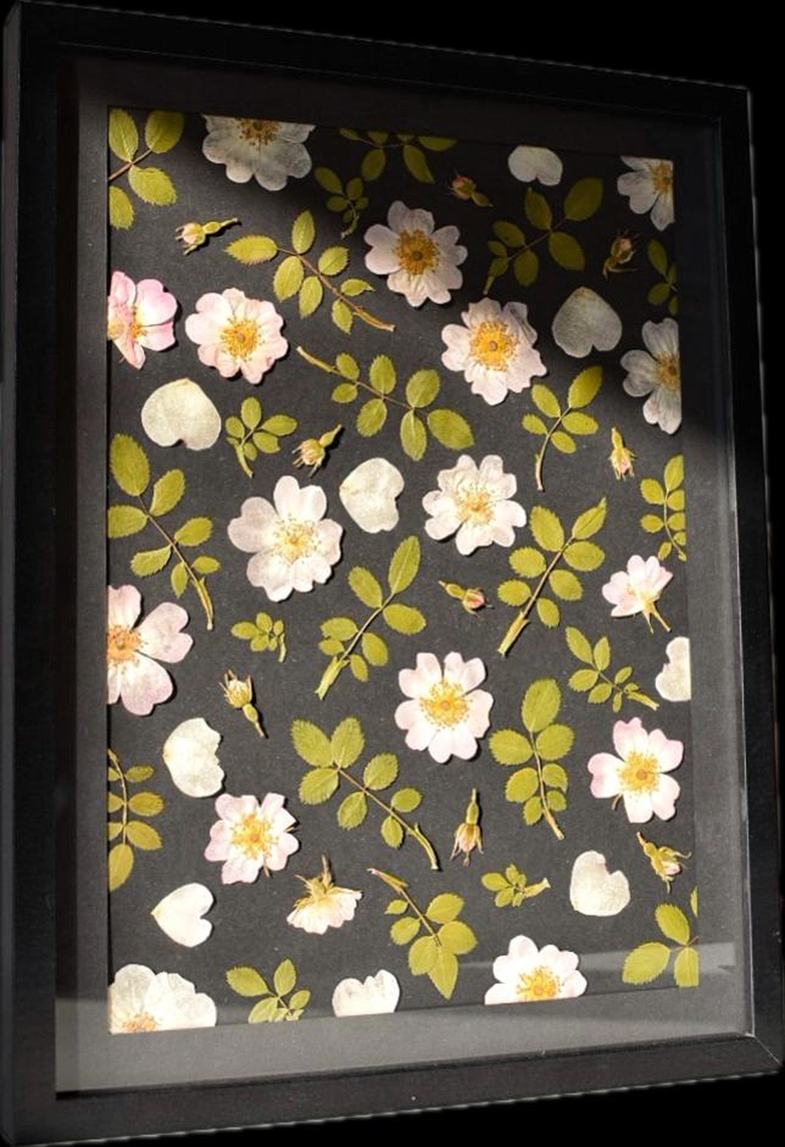 Trandafir Sălbatic - casă & stil de viață - accesorii pentru decorat casa - decorațiuni de pereți, decorațiuni suspendate - decorațiuni suspendate - Artynos.ro Trandafir Sălbatic - casă & stil de viață - accesorii pentru decorat casa - decorațiuni de pereți, decorațiuni suspendate - decorațiuni suspendate - Artynos.ro