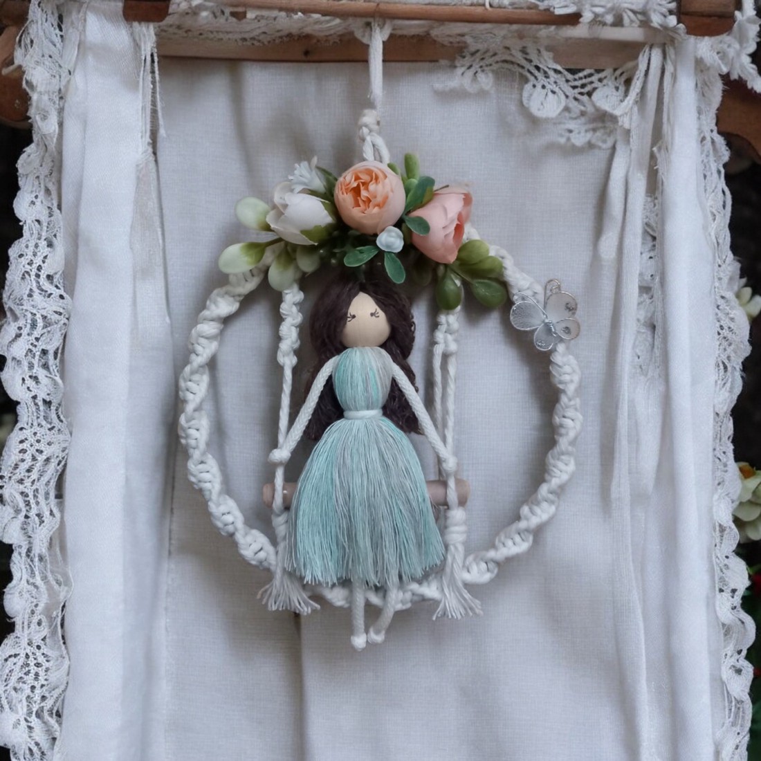 În așteptarea primăverii macramé doll decor de perete -  - Artynos.ro