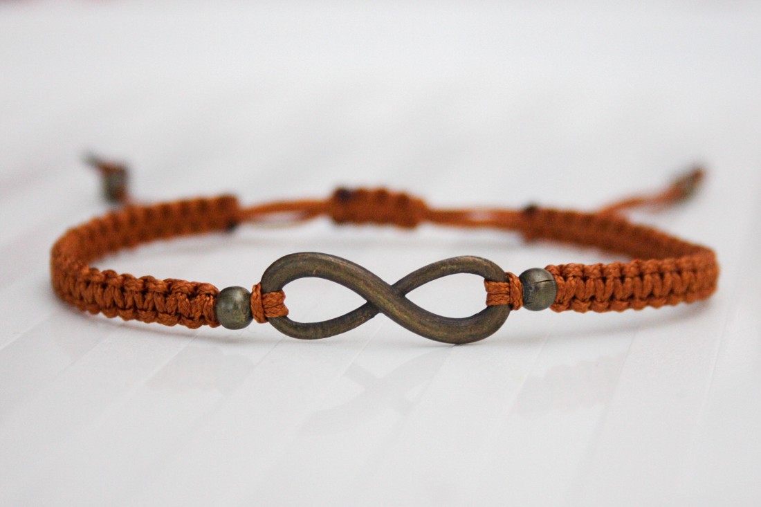 Brățară macramé împletită - Brown infinity - - Artynos.ro Brățară macramé împletită - Brown infinity - - Artynos.ro