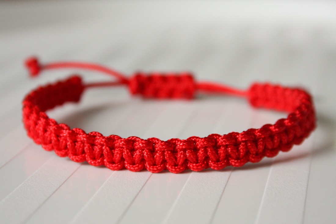 Brățară de protecție - Brățară macramé împletită roșie - - Artynos.ro Brățară de protecție - Brățară macramé împletită roșie - - Artynos.ro