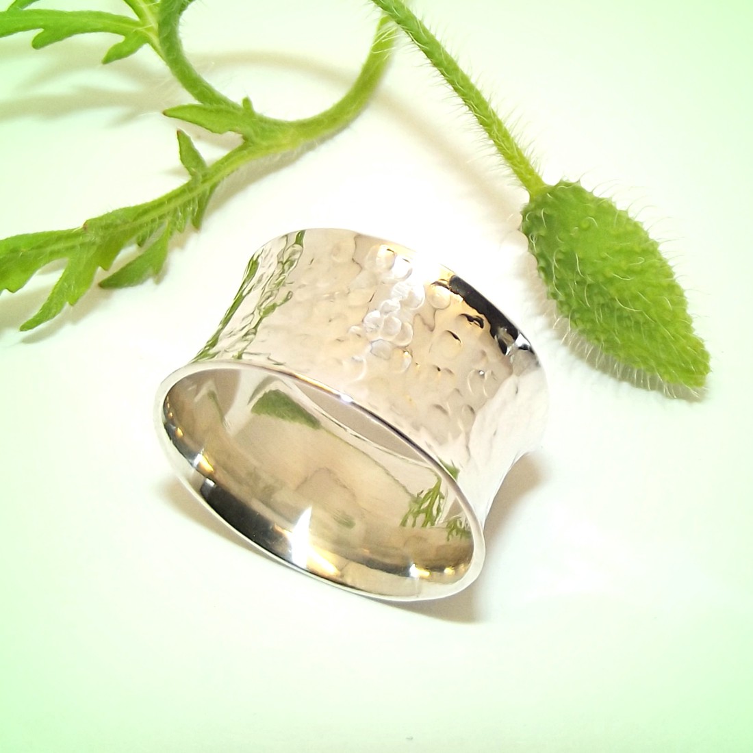 Inel concav din argint martelat pentru femei, mărimea 58 (VHO.25) - bijuterii - inele - inele statement - Artynos.ro Inel concav din argint martelat pentru femei, mărimea 58 (VHO.25) - bijuterii - inele - inele statement - Artynos.ro