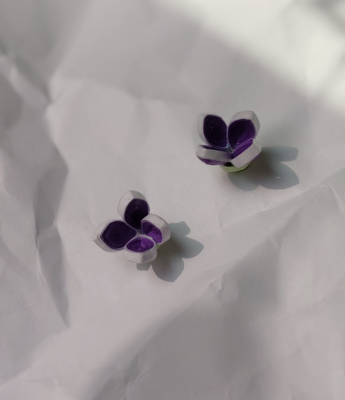 Cercei quilling flori de liliac - bijuterii - cercei - cercei din lemn - Artynos.ro