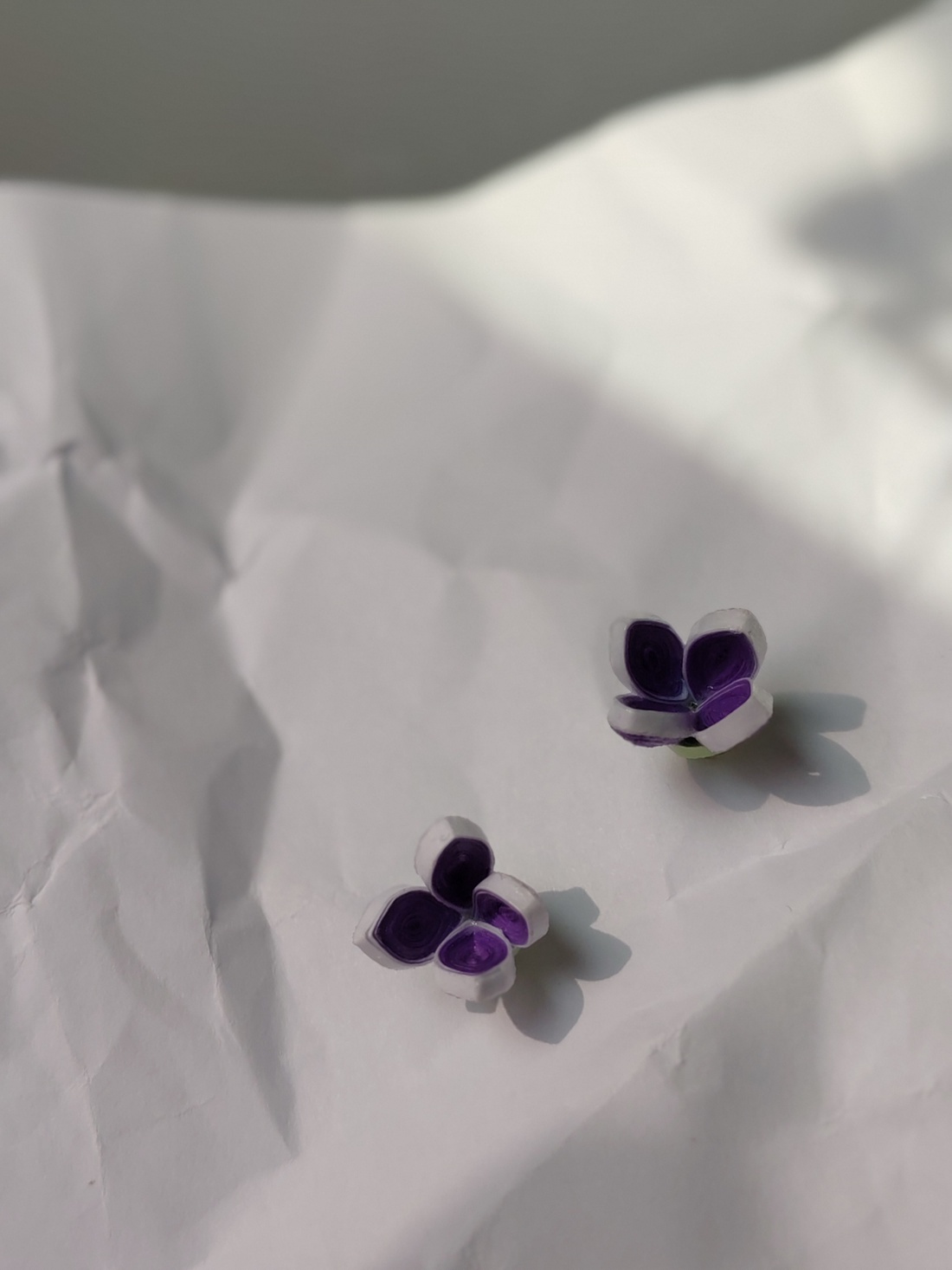 Cercei quilling flori de liliac - bijuterii - cercei - cercei din lemn - Artynos.ro