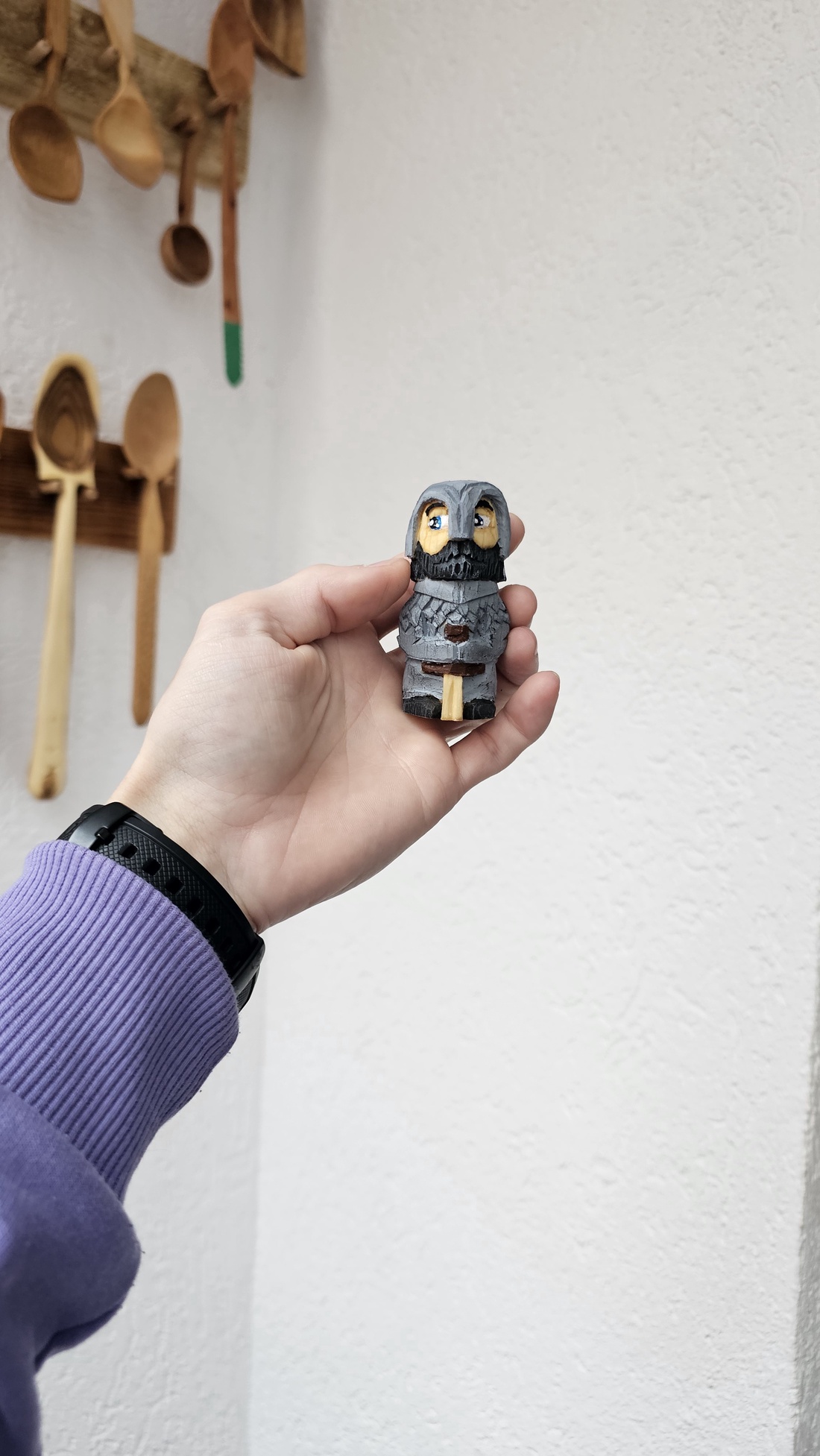 Soldățel cu Sabie din Lemn Sculptat si Pictat Manual - arte vizuale și accesorii - sculptură - statuie lemn - Artynos.ro Soldățel cu Sabie din Lemn Sculptat si Pictat Manual - arte vizuale și accesorii - sculptură - statuie lemn - Artynos.ro