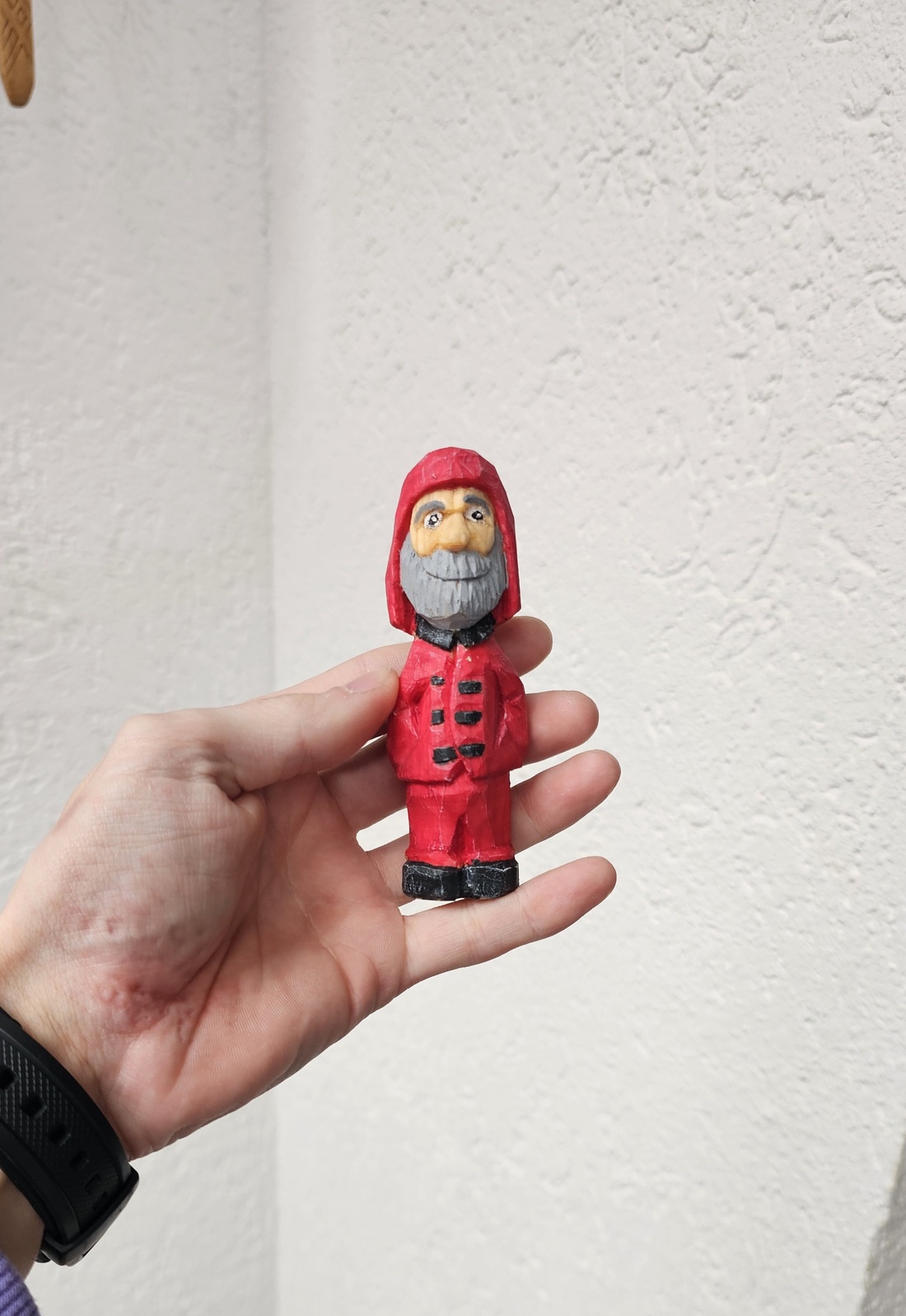 Jucarie din Lemn PESCAR MODERN cu Pelerină de Ploaie Pentru Copii - arte vizuale și accesorii - sculptură - statuie lemn - Artynos.ro Jucarie din Lemn PESCAR MODERN cu Pelerină de Ploaie Pentru Copii - arte vizuale și accesorii - sculptură - statuie lemn - Artynos.ro